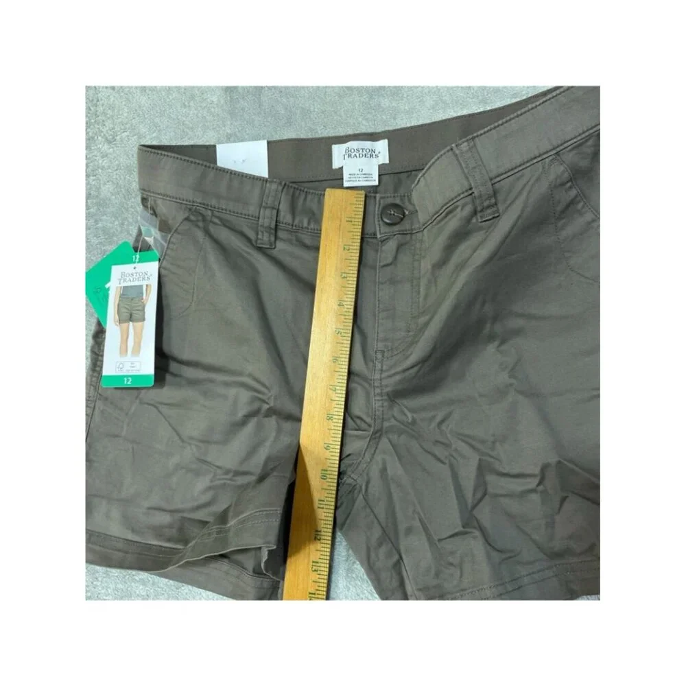 NWT Boston Traders Women's 12 Green Shorts Cotton Blend Casual Style